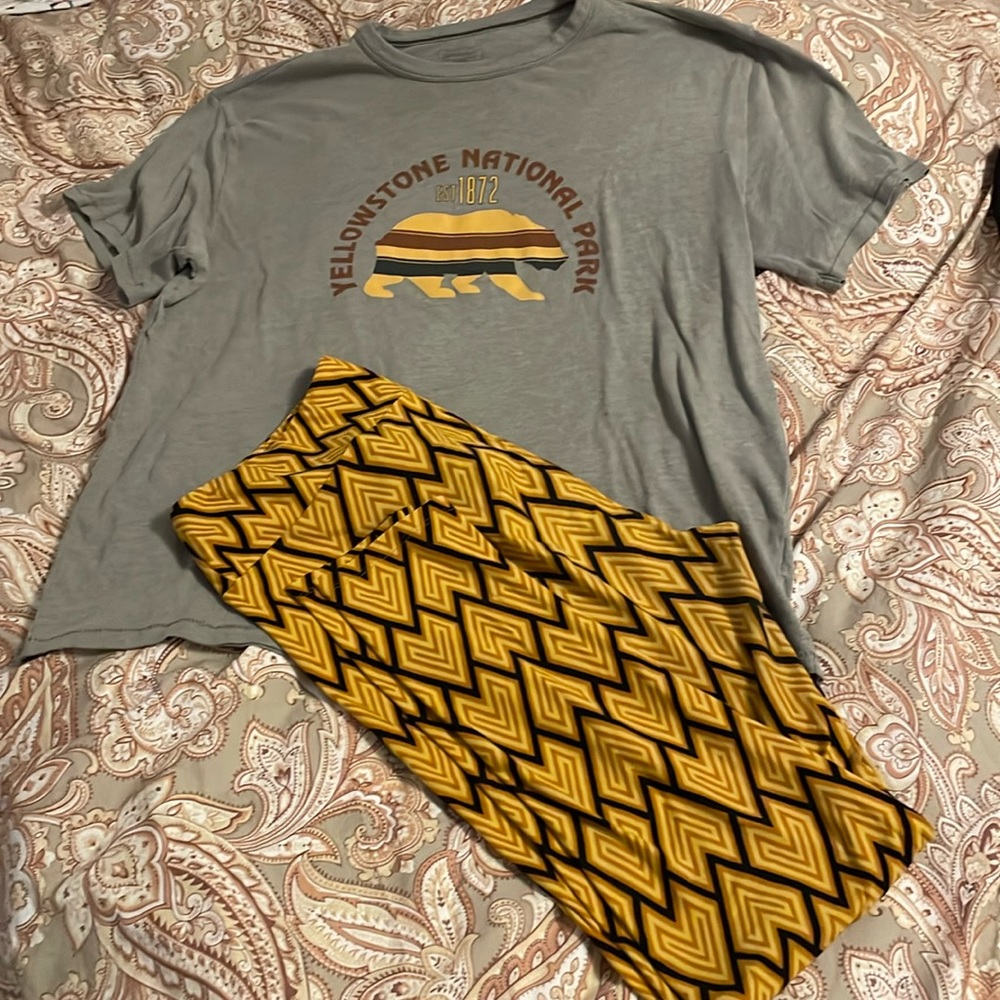Pendleton Yellowstone tee and Luluroe leggings sz XL